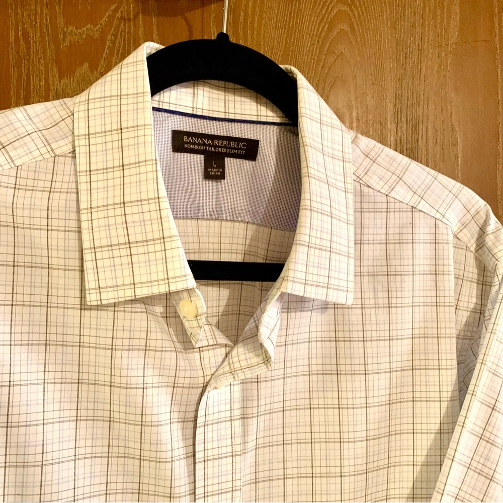Banana Republic Dress Shirt. Excellent condition. Detailed piping—patterned.